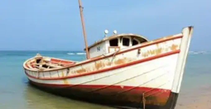 embarcações e objetos abandonados