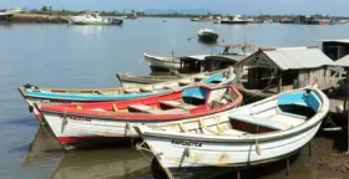 embarcações abandonadas